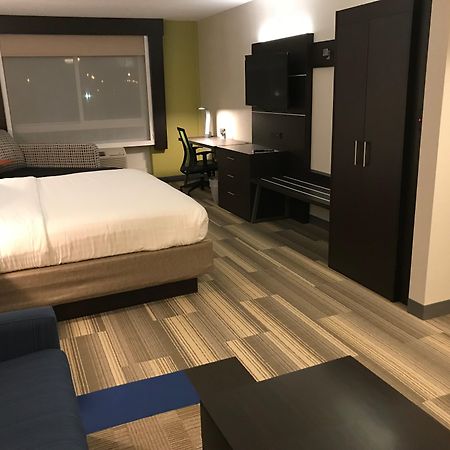 Holiday Inn Express Hotel & Suites Canton By Ihg Exterior photo