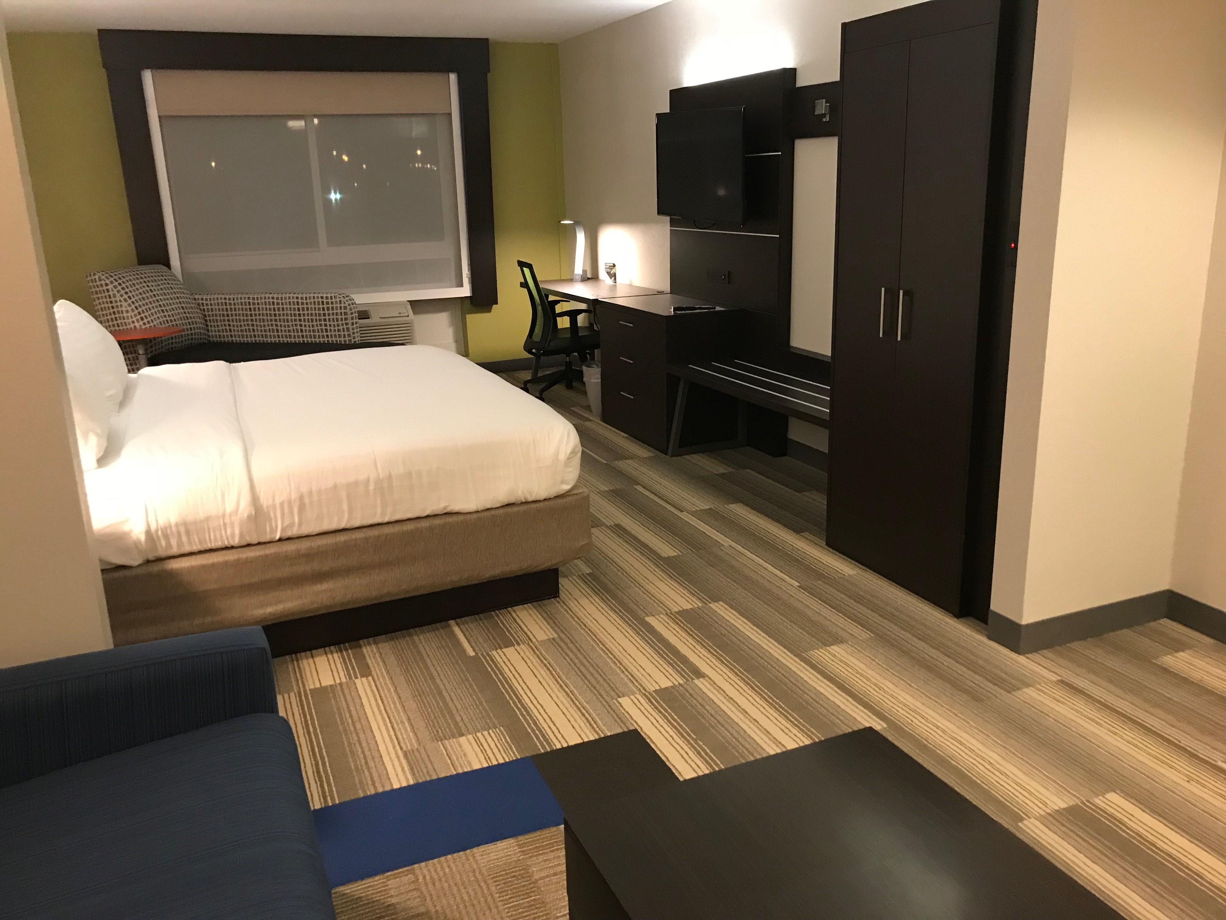 Holiday Inn Express Hotel & Suites Canton By Ihg Exterior photo