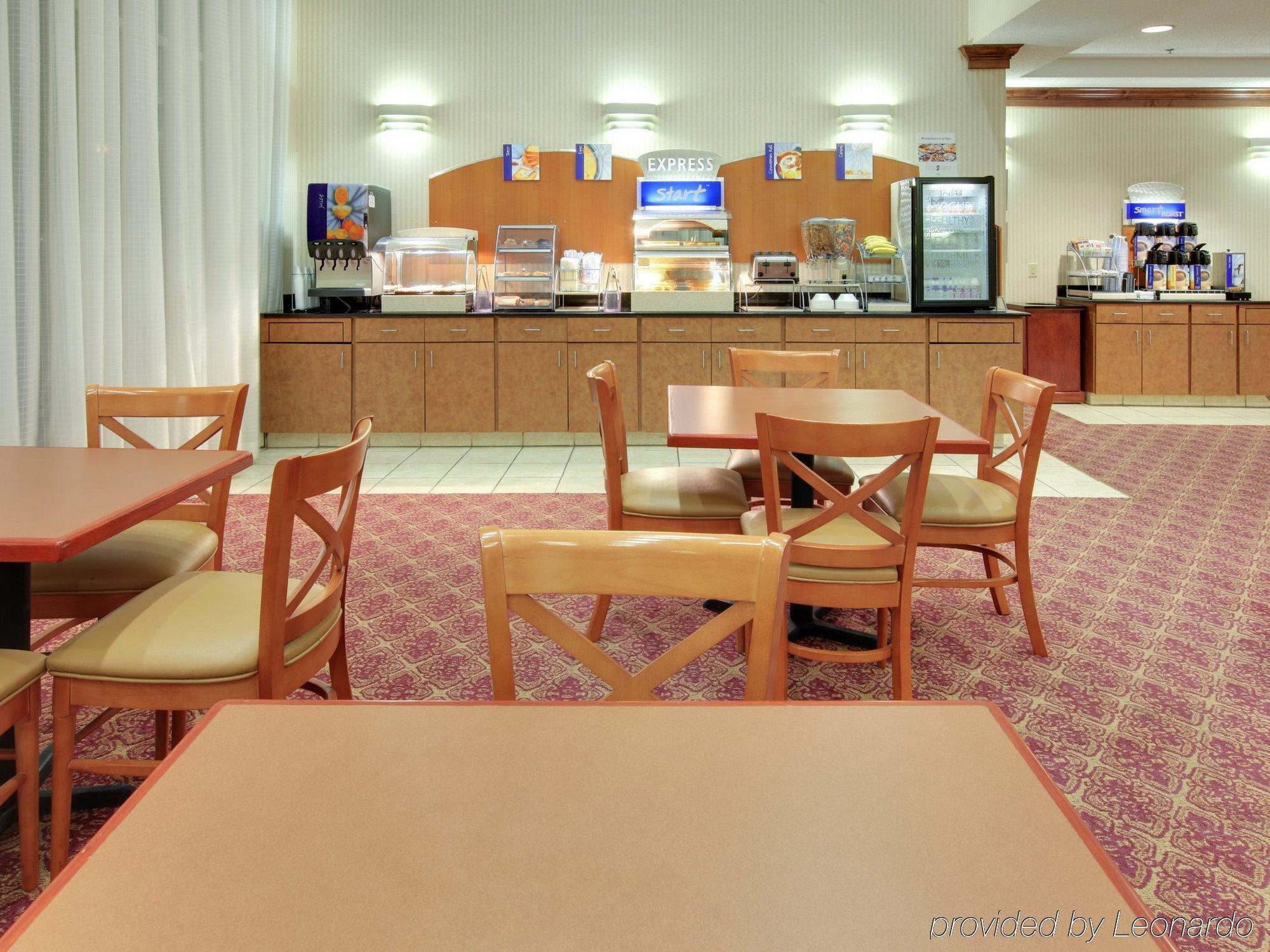 Holiday Inn Express Hotel & Suites Canton By Ihg Restaurant photo