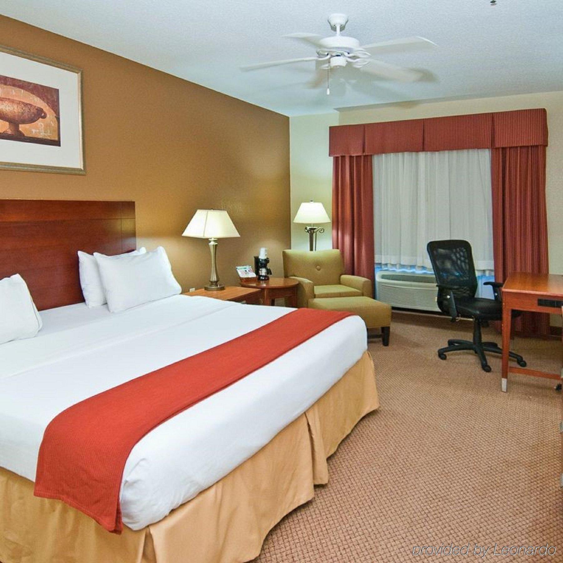 Holiday Inn Express Hotel & Suites Canton By Ihg Exterior photo